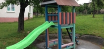 g) Children small gazebo with seating